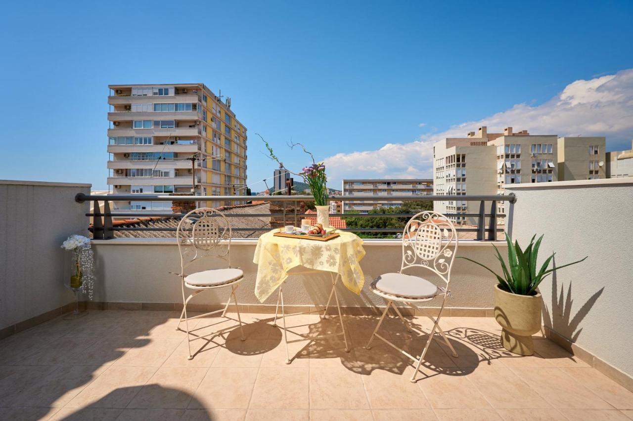 Modern & Spacious Rooftop Apartment With Natual Sunlight Σπλιτ Εξωτερικό φωτογραφία