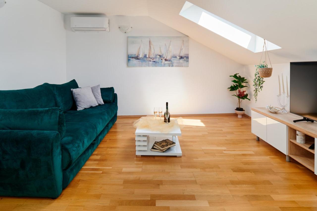 Modern & Spacious Rooftop Apartment With Natual Sunlight Σπλιτ Εξωτερικό φωτογραφία